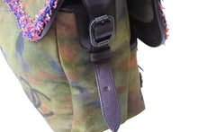 Load image into Gallery viewer, CHANEL シャネル エンブロイダリー メッセンジャーバッグ 20番台 グラフィティ エンブロイダリー カーキ A92790 美品 中古 51215