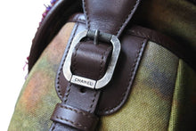 Load image into Gallery viewer, CHANEL シャネル エンブロイダリー メッセンジャーバッグ 20番台 グラフィティ エンブロイダリー カーキ A92790 美品 中古 51215