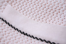 Load image into Gallery viewer, CHANEL シャネル ニット ロング カーディガン ピンク 09C ココマーク トップス ロゴ 刺繍 P34800K01095 サイズ34 美品 中古 51484