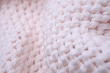 Load image into Gallery viewer, CHANEL シャネル ニット ロング カーディガン ピンク 09C ココマーク トップス ロゴ 刺繍 P34800K01095 サイズ34 美品 中古 51484
