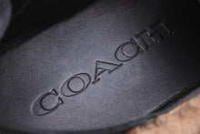 Load image into Gallery viewer, COACH コーチ シグネチャーファースリッパシューズ スリッポン ファー モノグラム柄 USサイズ9D ブラック ブラウン 美品 中古 51943