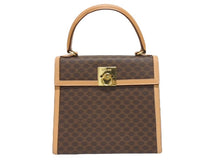 Load image into Gallery viewer, CELINE セリーヌ ハンドバッグ ショルダーバッグ 2WAY M 13 マカダム柄 PVC レザー ブラウン ゴールド金具 美品 中古 4b005293