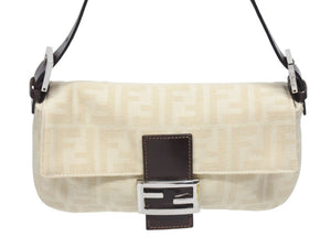 極美品 FENDI フェンディ マンマバケット ワンショルダーバッグ 26424 ズッカ柄 キャンバス レザー ベージュ シルバー金具 中古 4b005302