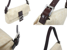 Load image into Gallery viewer, 極美品 FENDI フェンディ マンマバケット ワンショルダーバッグ 26424 ズッカ柄 キャンバス レザー ベージュ シルバー金具 中古 4b005302