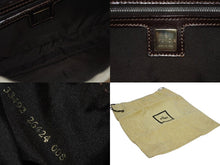 Load image into Gallery viewer, 極美品 FENDI フェンディ マンマバケット ワンショルダーバッグ 26424 ズッカ柄 キャンバス レザー ベージュ シルバー金具 中古 4b005302