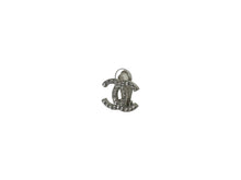 Load image into Gallery viewer, CHANEL シャネル イヤリング 片方 ココマーク ラインストーン メタル クリップ シリコン シルバー 美品 中古 53279