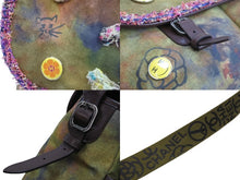 Load image into Gallery viewer, 極美品 CHANEL シャネル エンブロイダリー メッセンジャーバッグ 20番台 グラフィティ エンブロイダリー カーキ A92790 中古 53806