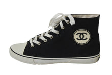 Load image into Gallery viewer, CHANEL シャネル スニーカー 001852 ココマーク ハイカットスニーカー ブラック ホワイト キャンバス サイズ37 良品 中古 53532