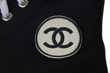 Load image into Gallery viewer, CHANEL シャネル スニーカー 001852 ココマーク ハイカットスニーカー ブラック ホワイト キャンバス サイズ37 良品 中古 53532