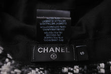 Load image into Gallery viewer, CHANEL シャネル バケットハット ココマーク チェック柄 S コットン ツイード ブラック ホワイト シルバー金具 美品 中古 53948