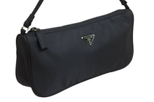 Load image into Gallery viewer, 極美品 PRADA プラダ ショルダーバッグ トライアングルロゴ MV633 ナイロン ブラック シルバー金具 中古 54107