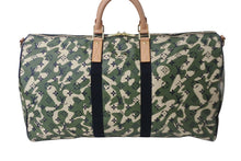 Load image into Gallery viewer, 極美品 LOUIS VUITTON ルイヴィトン × 村上隆 キーポルバンドリエール55 モノグラムモフラージュ M95774 中古 54115