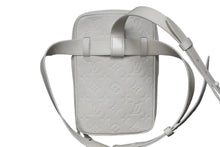 Load image into Gallery viewer, 極美品 LOUIS VUITTON ルイヴィトン ショルダーバッグ M53297 ユティリティ・サイドバッグ トリヨン ホワイト金具 中古 54279