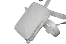 Load image into Gallery viewer, 極美品 LOUIS VUITTON ルイヴィトン ショルダーバッグ M53297 ユティリティ・サイドバッグ トリヨン ホワイト金具 中古 54279