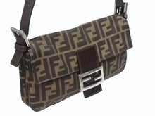 Load image into Gallery viewer, FENDI フェンディ ハンドバッグ ズッカ柄 マンマバケット ブラウン キャンバス レザー 26424 シルバー金具 美品 中古 4b005445