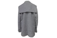 Load image into Gallery viewer, CHANEL シャネル ジャケット コート ハンブルグ ジグザグ P59081V39106 ブラック ホワイト サイズ40 シルバー金具 美品 中古 54596
