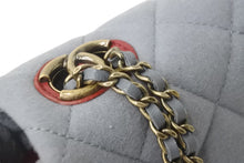 Load image into Gallery viewer, 極美品 CHANEL シャネル ショルダーバッグ シングルフラップ マトラッセ Wチェーン グレー レッド ウール ゴールド金具 中古 54886