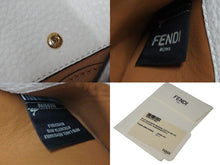 Load image into Gallery viewer, FENDI フェンディ ハンドバッグ マンマバケット 8BR600 ホワイト セレリア レザー ゴールド金具 美品 中古 54924