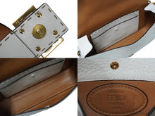 Load image into Gallery viewer, FENDI フェンディ ハンドバッグ マンマバケット 8BR600 ホワイト セレリア レザー ゴールド金具 美品 中古 54924
