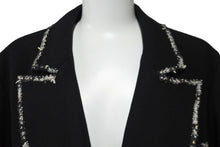 Load image into Gallery viewer, 極美品 CHANEL シャネル ウール エンブレム ダブル ジャケット 05C ブラック ロゴ ツイード P24937V12963 サイズ44 中古 54954
