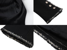 Load image into Gallery viewer, 極美品 CHANEL シャネル ウール エンブレム ダブル ジャケット 05C ブラック ロゴ ツイード P24937V12963 サイズ44 中古 54954