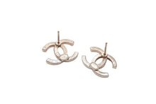 Load image into Gallery viewer, 極美品 CHANEL シャネル ココマーク ピアス A22C刻印 ネオンピンク ゴールド金具 中古 55018