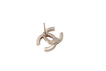 Load image into Gallery viewer, 極美品 CHANEL シャネル ココマーク ピアス A22C刻印 ネオンピンク ゴールド金具 中古 55018