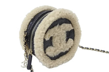 Load image into Gallery viewer, CHANEL シャネル ショルダーバッグ チェーンショルダー ムートン 28番台 ココマーク ブラック ゴールド金具 美品 中古 55086