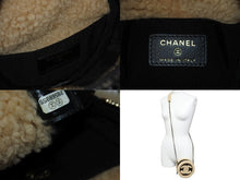 Load image into Gallery viewer, CHANEL シャネル ショルダーバッグ チェーンショルダー ムートン 28番台 ココマーク ブラック ゴールド金具 美品 中古 55086