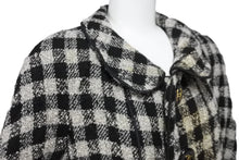 Load image into Gallery viewer, CHANEL シャネル ジャケットツイードジャケット ブラック ホワイト ココマーク ココボタン ブラック ホワイト 中古 55281