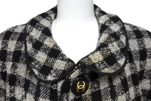 Load image into Gallery viewer, CHANEL シャネル ジャケットツイードジャケット ブラック ホワイト ココマーク ココボタン ブラック ホワイト 中古 55281