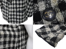 Load image into Gallery viewer, CHANEL シャネル ジャケットツイードジャケット ブラック ホワイト ココマーク ココボタン ブラック ホワイト 中古 55281