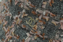 Load image into Gallery viewer, 極美品 CHANEL シャネル ハット 帽子 ココマーク グレー ピンク ツイード サイズM シルバー金具 中古 55395