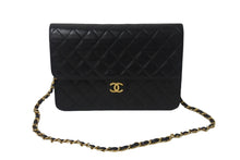 Load image into Gallery viewer, CHANEL シャネル チェーンショルダーバッグ プッシュロック 4番台 ココマーク ラムスキン ブラック ゴールド 美品 中古 55457