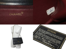Load image into Gallery viewer, CHANEL シャネル チェーンショルダーバッグ プッシュロック 4番台 ココマーク ラムスキン ブラック ゴールド 美品 中古 55457