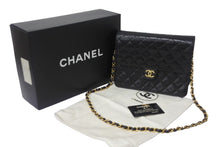 Load image into Gallery viewer, CHANEL シャネル ショルダーバッグ マトラッセ22 チェーン プッシュロック 3番台 ブラック ゴールド金具 レザー 美品 中古 55477