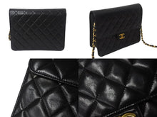 Load image into Gallery viewer, CHANEL シャネル ショルダーバッグ マトラッセ22 チェーン プッシュロック 3番台 ブラック ゴールド金具 レザー 美品 中古 55477