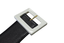 Load image into Gallery viewer, CHANEL シャネル ベルト バックル COCOロゴ ブラック レザー プラスチック ホワイト ゴールド金具 ユニセックス 美品 中古 55497