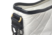 Load image into Gallery viewer, CHANEL シャネル 2WAYチェーンショルダーバッグ マトラッセ ココマーク ステッチ ラムスキン ガブリエル ホワイト 美品 中古 55638