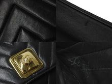 Load image into Gallery viewer, CHANEL シャネル ショルダーバッグ シェブロンステッチ ブラック ココマーク 2番台 ラムスキン ゴールド金具 美品 中古 55769