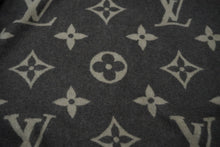 Load image into Gallery viewer, LOUIS VUITTON ルイヴィトン モノグラム ファッション雑貨 ブランケット ブラウン ベージュM92067 中古 55930