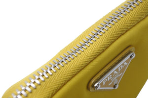 PRADA プラダ ポーチ トライアングルプレート Re ナイロン ネックストラップ付 イエロー 2TT140 シルバー金具 美品 中古 55940 