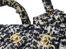 Load image into Gallery viewer, CHANEL シャネル ミニハンドバッグ 2番台 1992年 ツイード スパンコール ブラック ホワイト ゴールド金具 美品 中古 55990