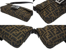 Load image into Gallery viewer, 極美品 FENDI フェンディ マンマバケット ワンショルダーバッグ 26424 ズッカ柄 キャンバス レザー ブラウン シルバー金具 中古 4b005601