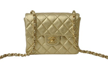 Load image into Gallery viewer, 極美品 CHANEL シャネル ミニマトラッセ 17 ココマーク シングルチェーンバッグ フラップ レザー ゴールド金具 中古 56083