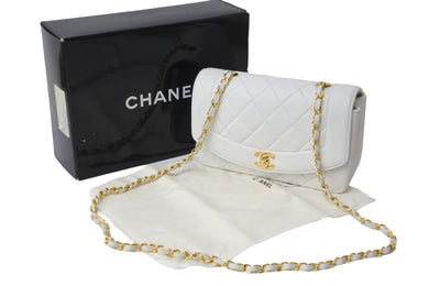 極美品 CHANEL シャネル ダイアナ22 マトラッセ チェーンショルダーバッグ ホワイト ラムスキン 4番台 ココマーク 中古 56084
