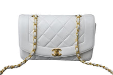 Load image into Gallery viewer, 極美品 CHANEL シャネル ダイアナ22 マトラッセ チェーンショルダーバッグ ホワイト ラムスキン 4番台 ココマーク 中古 56084