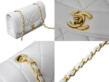 Load image into Gallery viewer, 極美品 CHANEL シャネル ダイアナ22 マトラッセ チェーンショルダーバッグ ホワイト ラムスキン 4番台 ココマーク 中古 56084