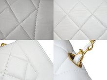 Load image into Gallery viewer, 極美品 CHANEL シャネル ダイアナ22 マトラッセ チェーンショルダーバッグ ホワイト ラムスキン 4番台 ココマーク 中古 56084