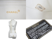 Load image into Gallery viewer, 極美品 CHANEL シャネル ダイアナ22 マトラッセ チェーンショルダーバッグ ホワイト ラムスキン 4番台 ココマーク 中古 56084